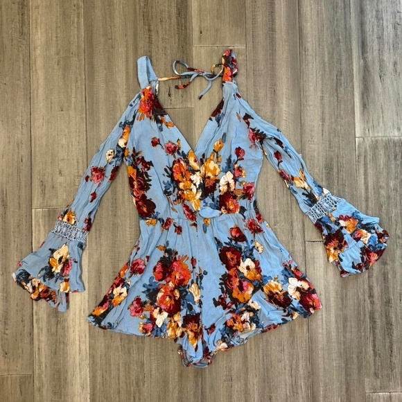 V-Neck Flowy Floral Romper - Picture 6 of 9